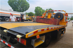 自贡附近拖车电话号码服务